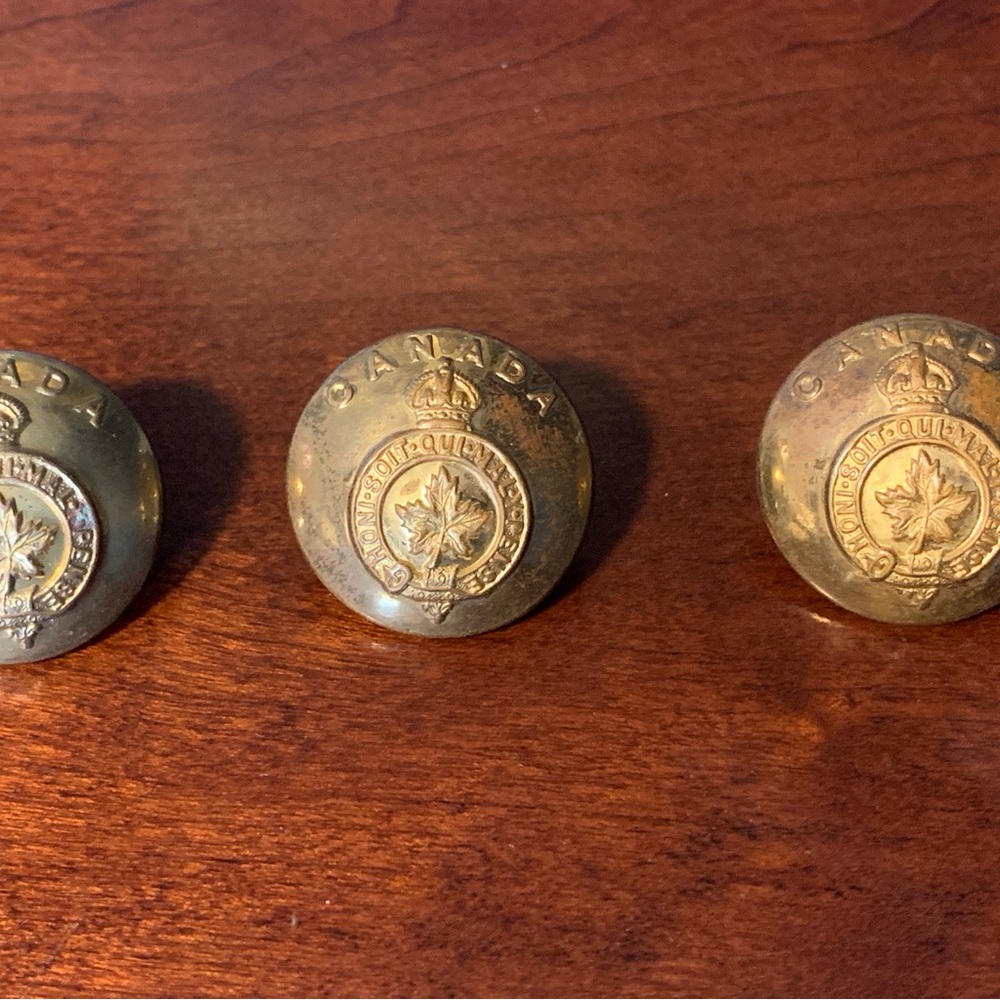 World War I & II  Canada Military Brass Buttons lot of 3